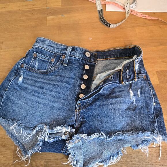 Levi’s 501 Dark Wash Jean Short – Worn-In Wash / Raw Hem, Size 25 - Picture 8 of 12